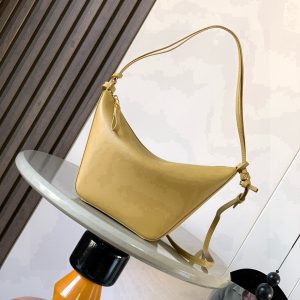 Loewe Hammock Hobo Tas - Premium 1:1 Replica in Luxe Echt Leer 1154729625 - front view | Hammock
