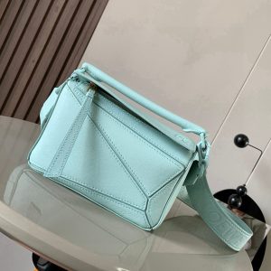 Loewe Puzzle Mini 18CM - Premium Kwaliteit Replica Handtas in IJsblauw 1154676854 - front view | Loewe
